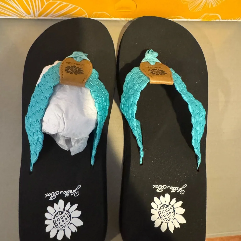 Yellow box Flip Flops size 6 brand new - Picture 3 of 3